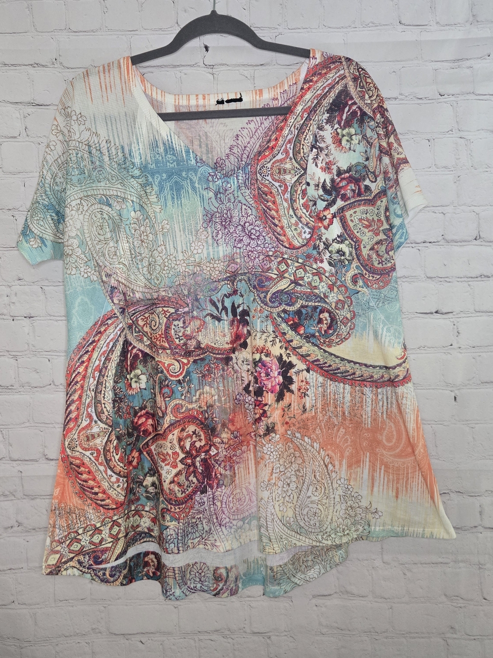 Multicoloured tribal paisley print blouse with a‎ boho vibe. Size: XL